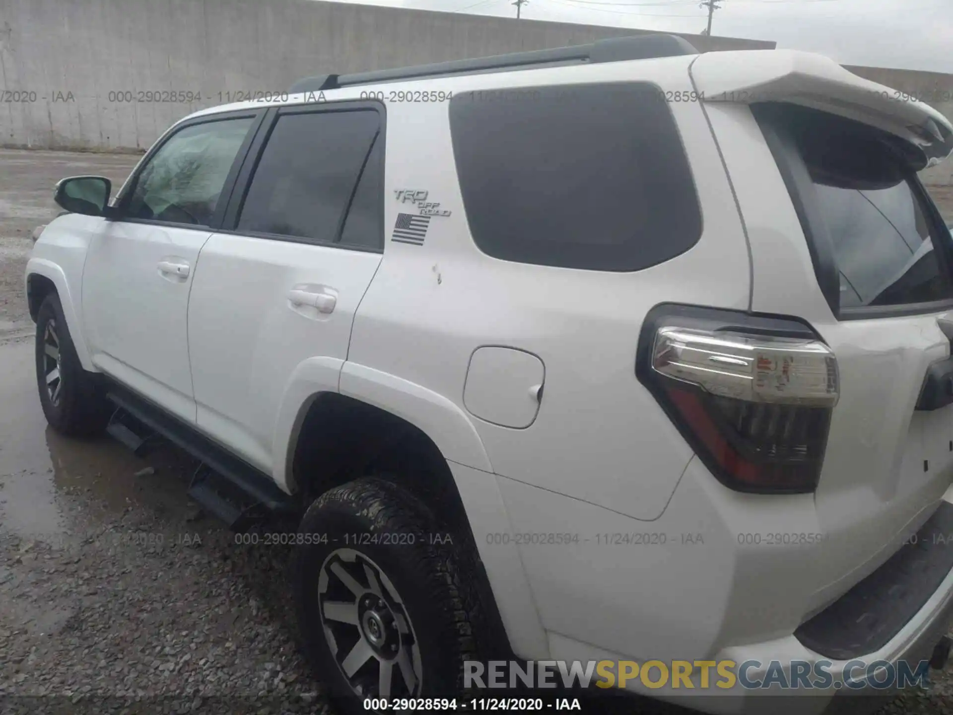 3 Фотография поврежденного автомобиля JTEBU5JR7K5632471 TOYOTA 4RUNNER 2019