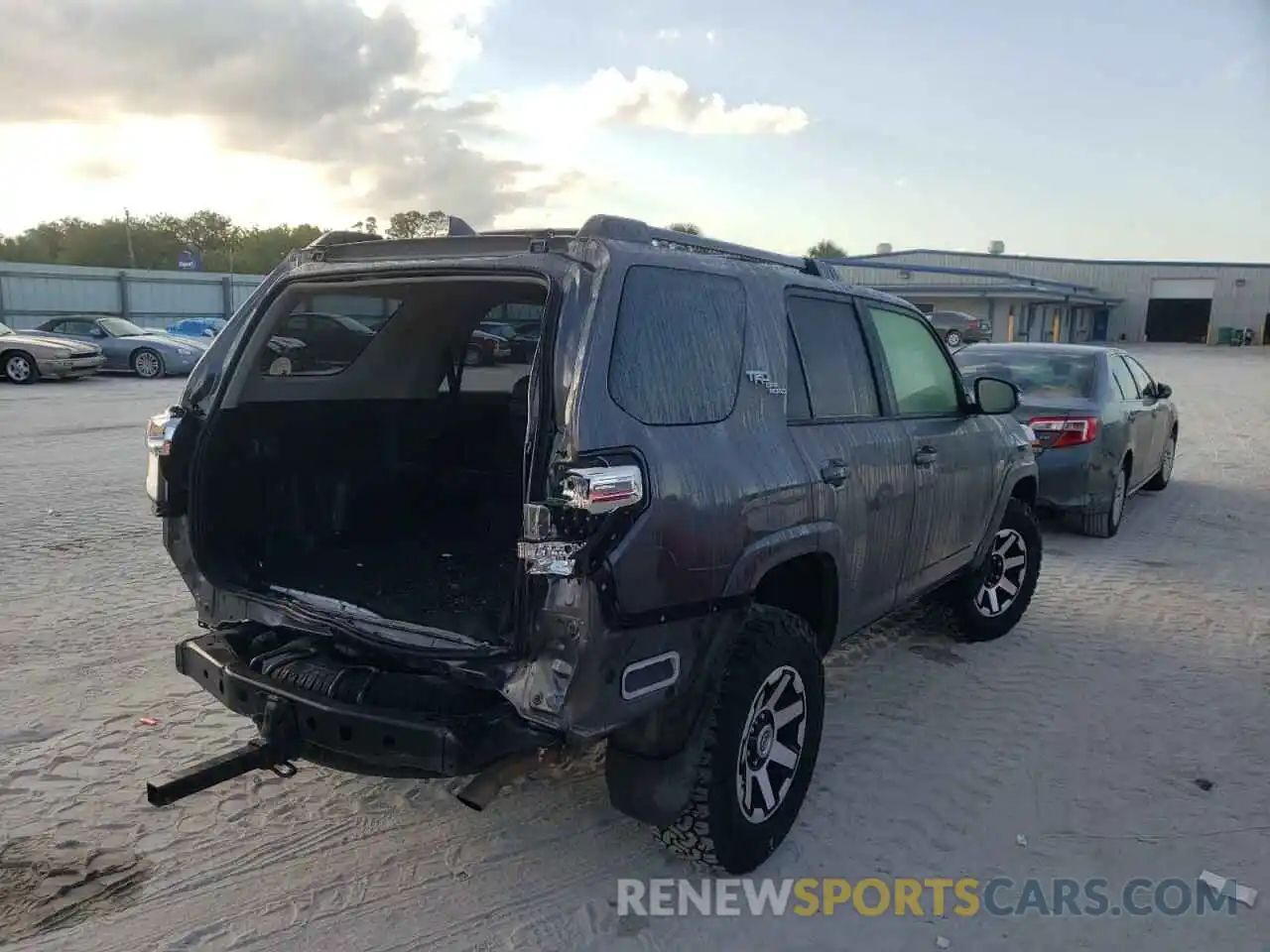 4 Photograph of a damaged car JTEBU5JR7K5633278 TOYOTA 4RUNNER 2019