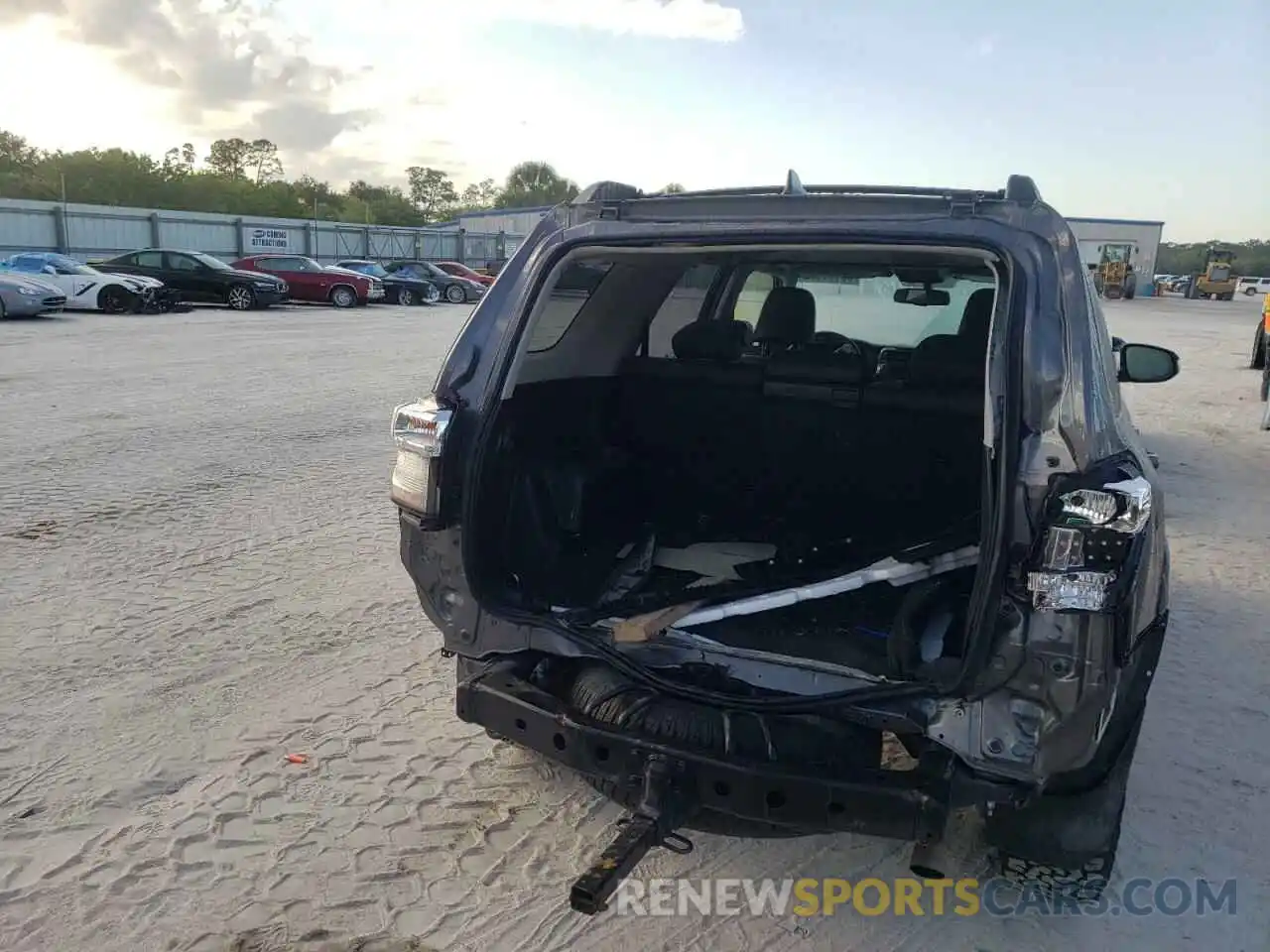 9 Photograph of a damaged car JTEBU5JR7K5633278 TOYOTA 4RUNNER 2019