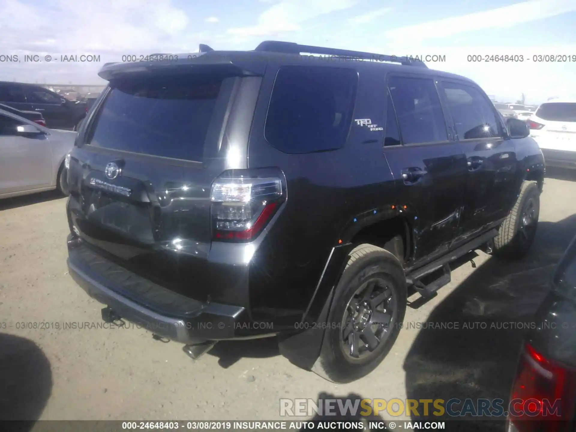 4 Фотография поврежденного автомобиля JTEBU5JR7K5642496 TOYOTA 4RUNNER 2019