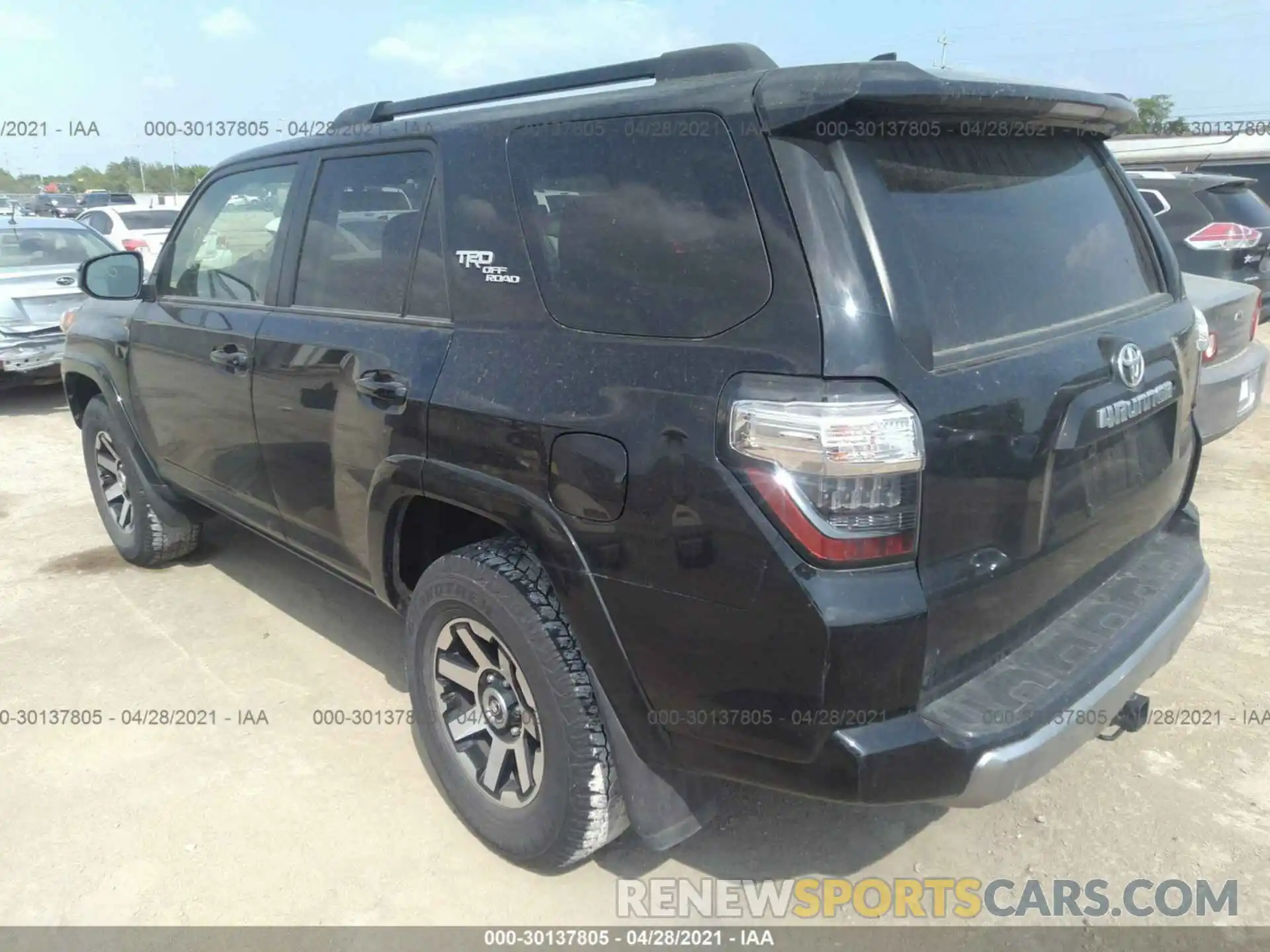 3 Фотография поврежденного автомобиля JTEBU5JR7K5661470 TOYOTA 4RUNNER 2019