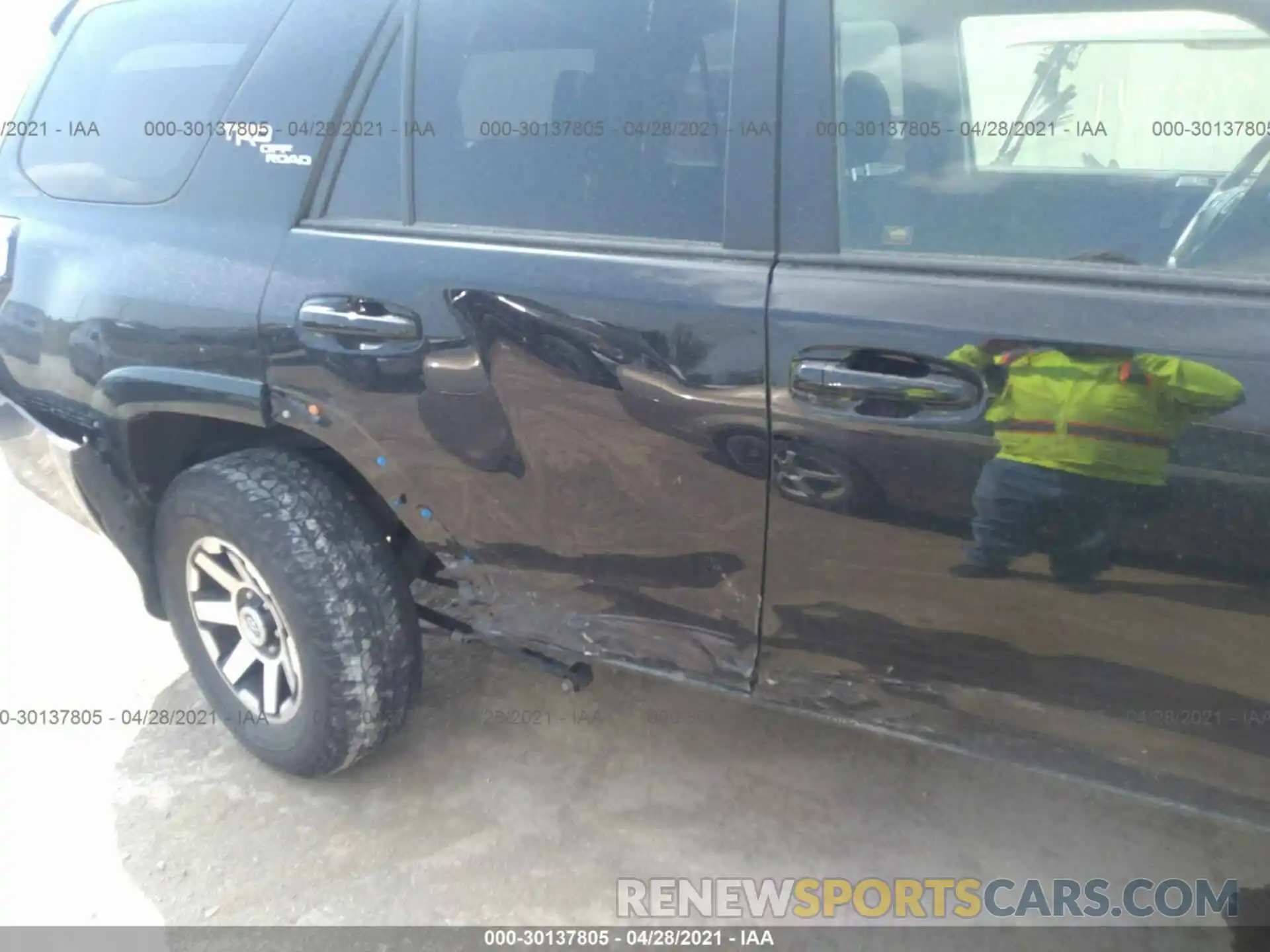 6 Photograph of a damaged car JTEBU5JR7K5661470 TOYOTA 4RUNNER 2019