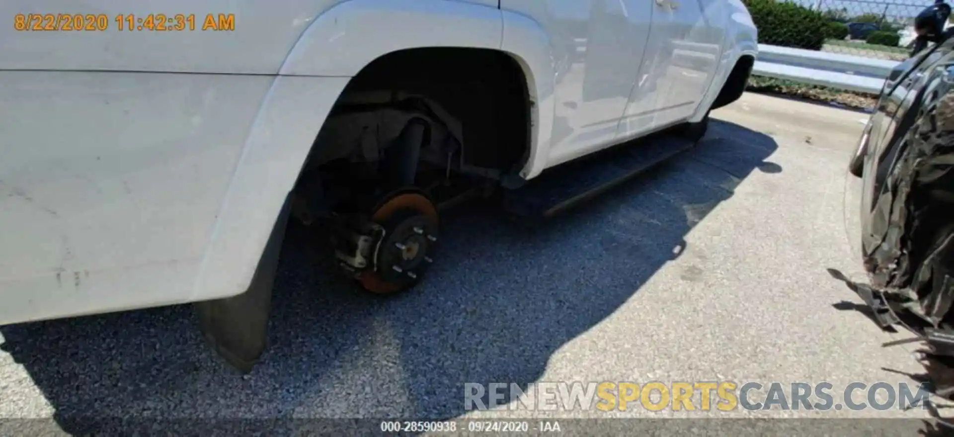 17 Photograph of a damaged car JTEBU5JR7K5662490 TOYOTA 4RUNNER 2019