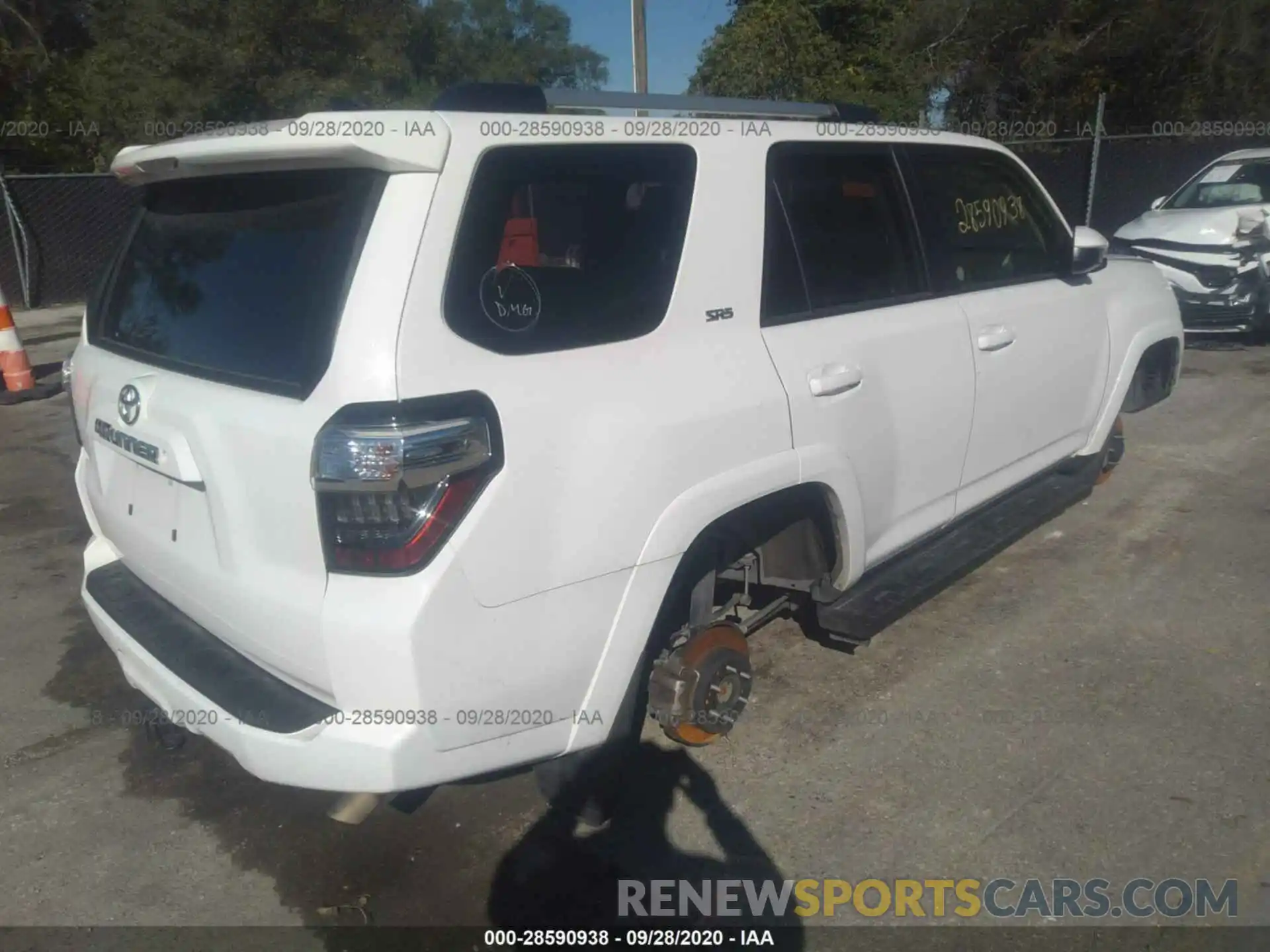 4 Photograph of a damaged car JTEBU5JR7K5662490 TOYOTA 4RUNNER 2019