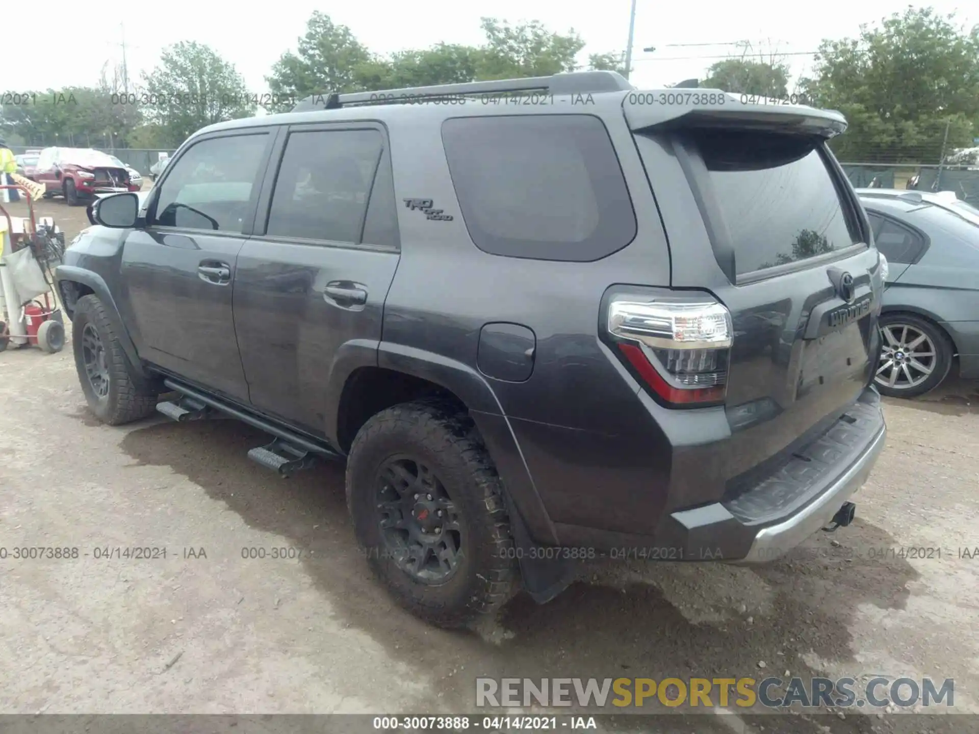 3 Фотография поврежденного автомобиля JTEBU5JR7K5667379 TOYOTA 4RUNNER 2019