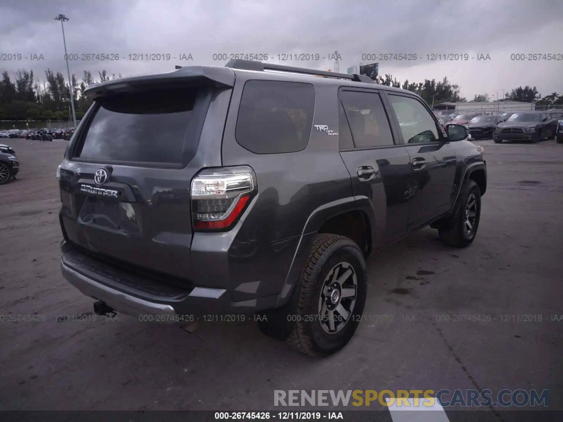 4 Фотография поврежденного автомобиля JTEBU5JR7K5668015 TOYOTA 4RUNNER 2019