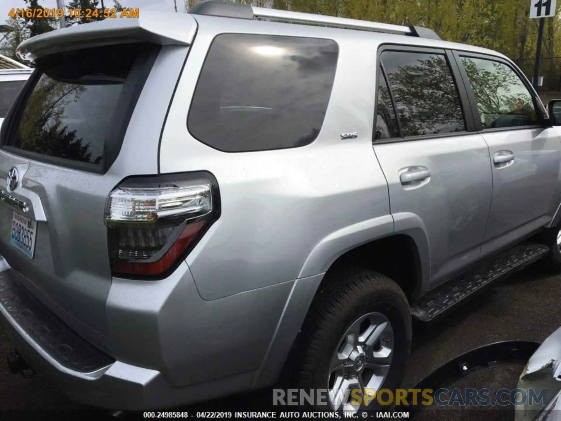 12 Photograph of a damaged car JTEBU5JR7K5671559 TOYOTA 4RUNNER 2019