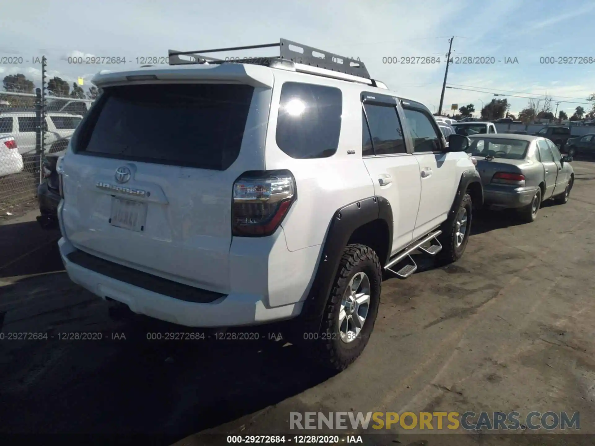 4 Фотография поврежденного автомобиля JTEBU5JR7K5672761 TOYOTA 4RUNNER 2019