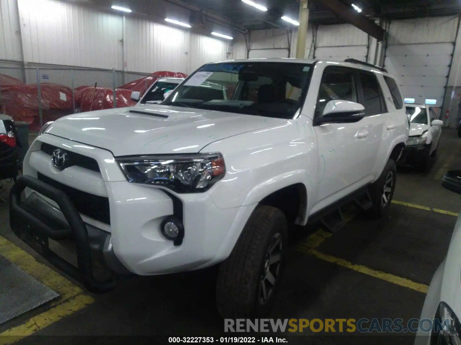 2 Фотография поврежденного автомобиля JTEBU5JR7K5674848 TOYOTA 4RUNNER 2019