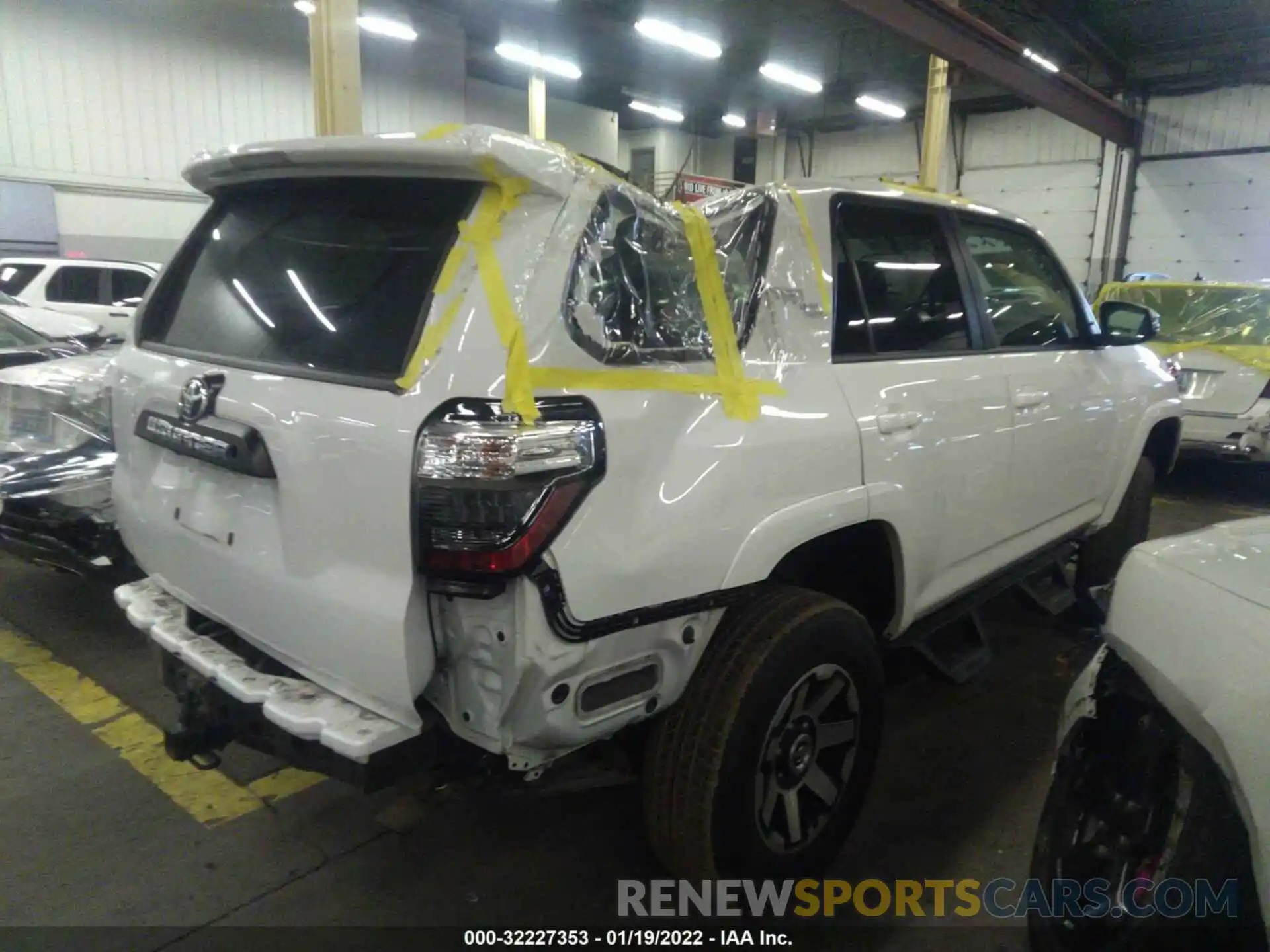 4 Фотография поврежденного автомобиля JTEBU5JR7K5674848 TOYOTA 4RUNNER 2019