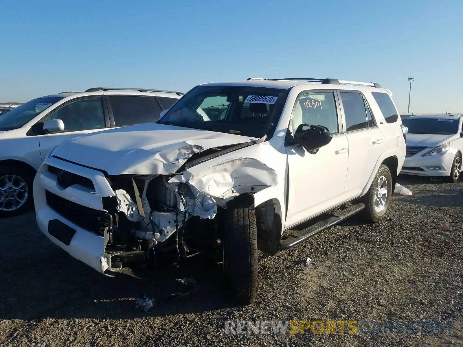 2 Фотография поврежденного автомобиля JTEBU5JR7K5680018 TOYOTA 4RUNNER 2019