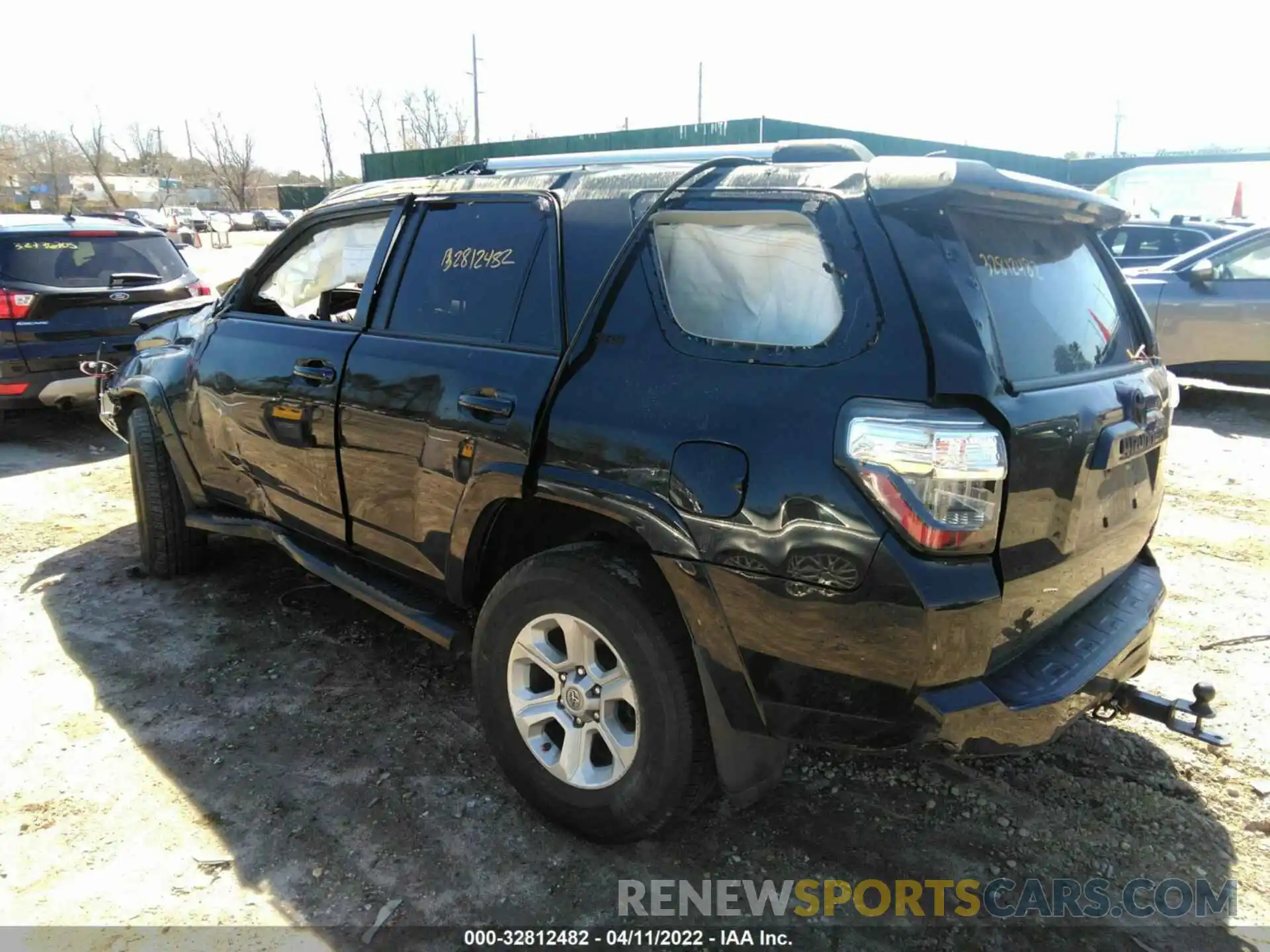 3 Фотография поврежденного автомобиля JTEBU5JR7K5683436 TOYOTA 4RUNNER 2019