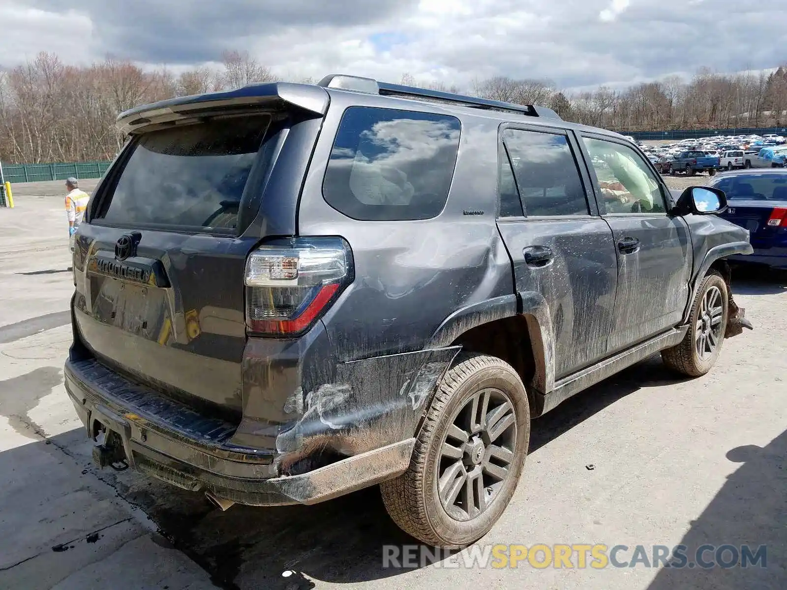 4 Фотография поврежденного автомобиля JTEBU5JR7K5689592 TOYOTA 4RUNNER 2019