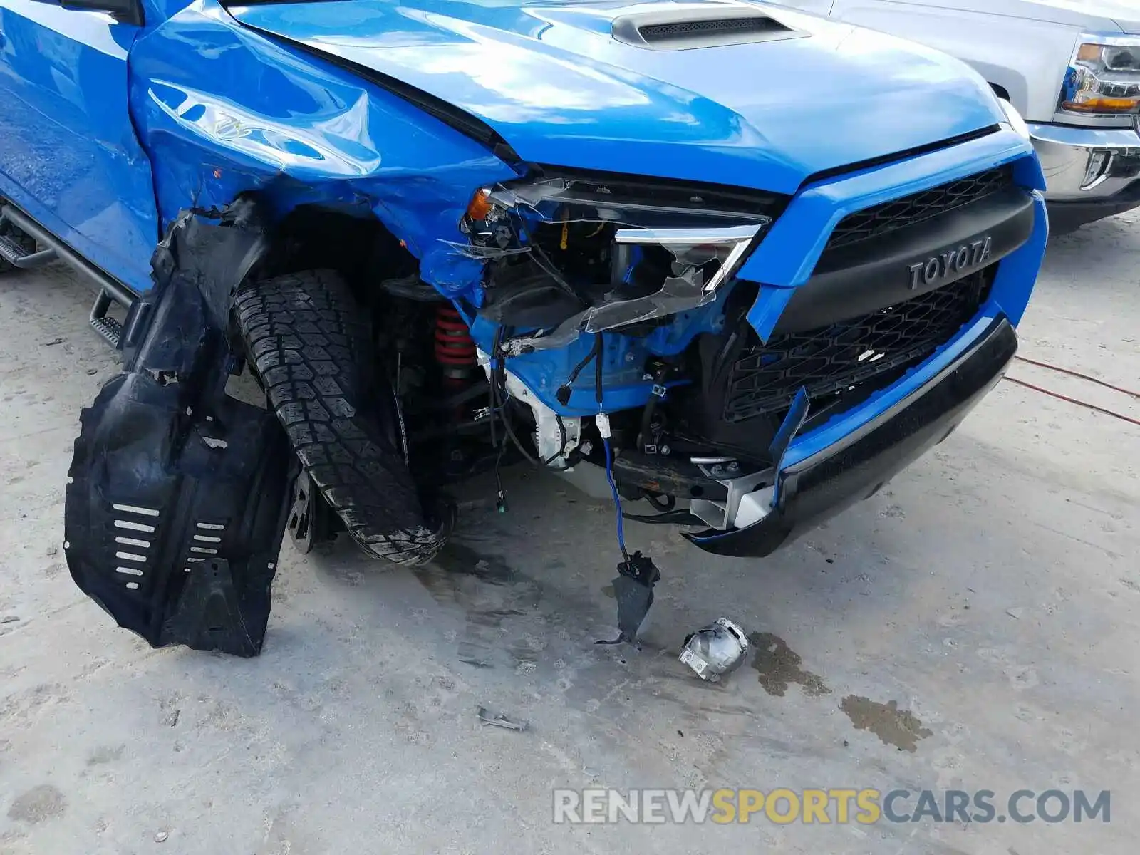 9 Photograph of a damaged car JTEBU5JR7K5703748 TOYOTA 4RUNNER 2019