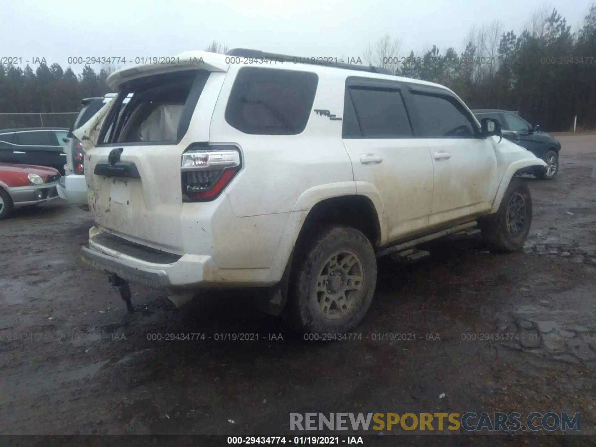 4 Фотография поврежденного автомобиля JTEBU5JR7K5705676 TOYOTA 4RUNNER 2019