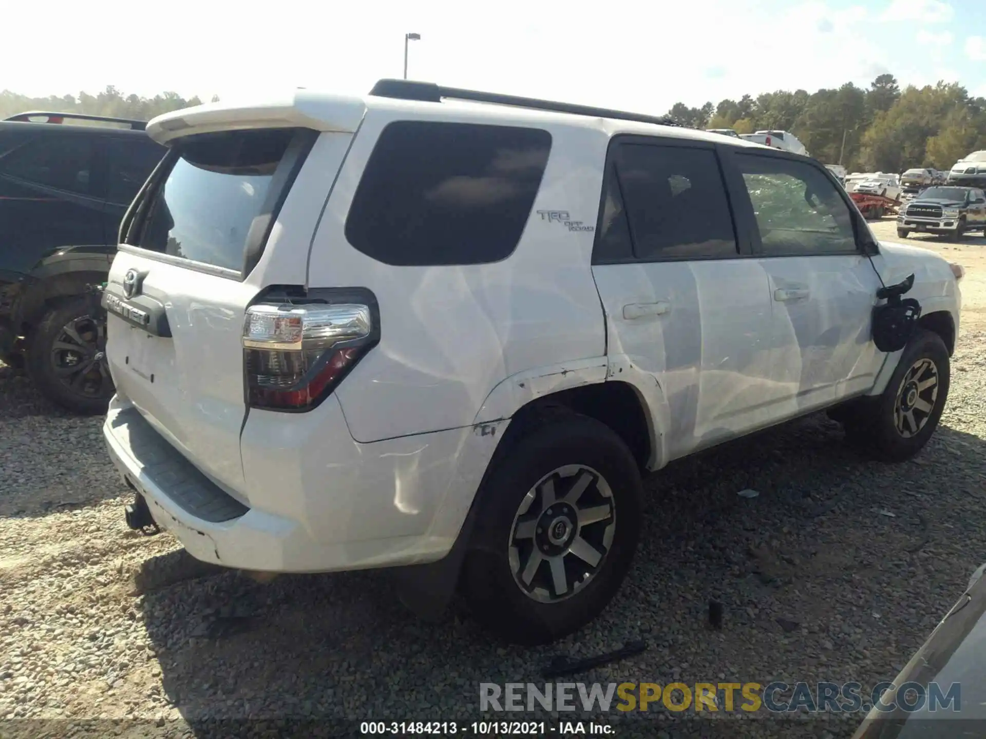 4 Фотография поврежденного автомобиля JTEBU5JR7K5726348 TOYOTA 4RUNNER 2019