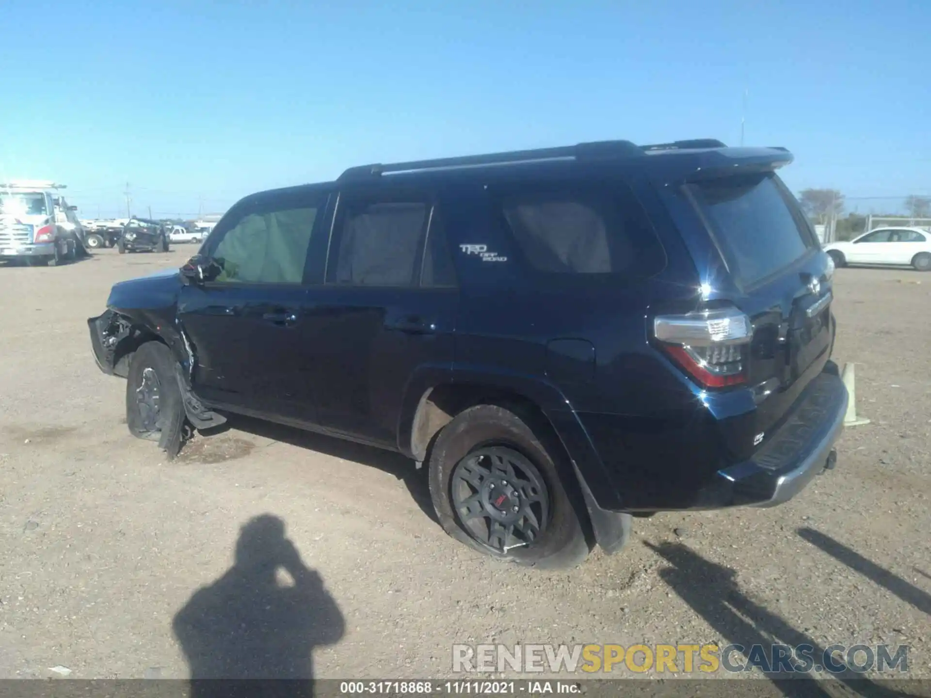 3 Фотография поврежденного автомобиля JTEBU5JR7K5736944 TOYOTA 4RUNNER 2019