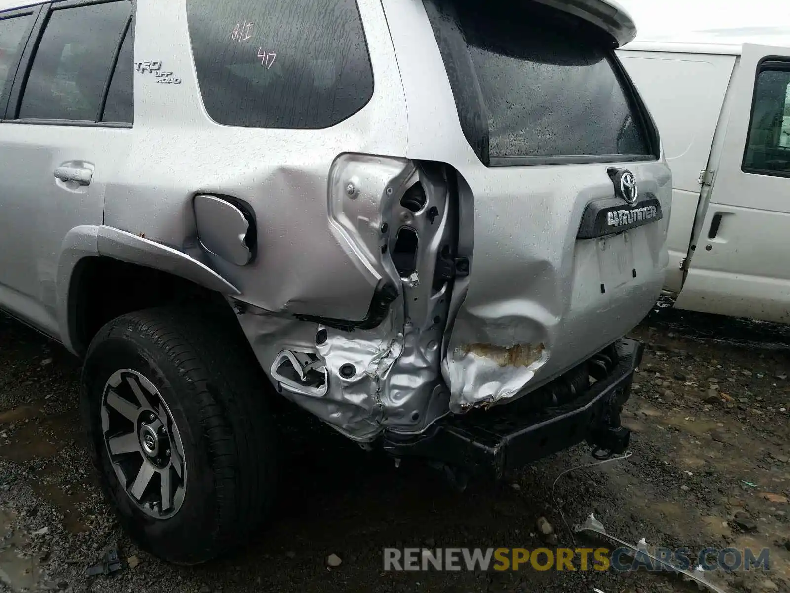 9 Photograph of a damaged car JTEBU5JR8K5614545 TOYOTA 4RUNNER 2019