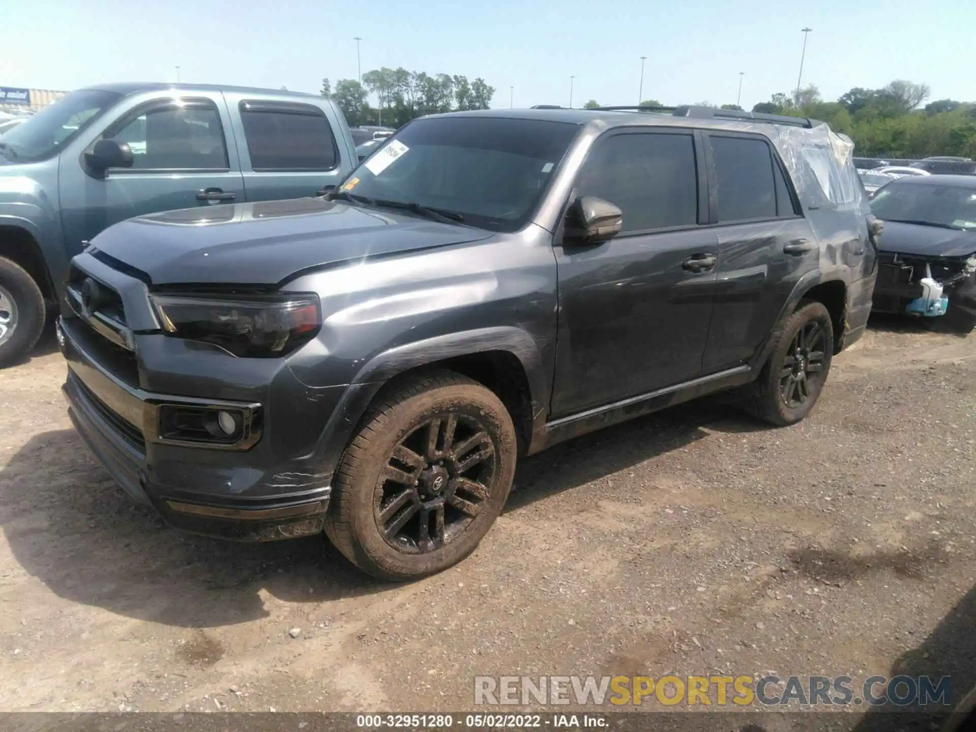 2 Photograph of a damaged car JTEBU5JR8K5638375 TOYOTA 4RUNNER 2019