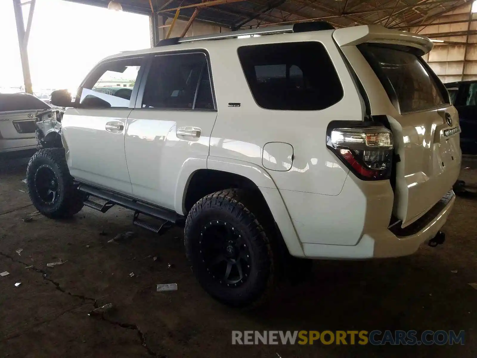 3 Фотография поврежденного автомобиля JTEBU5JR8K5642958 TOYOTA 4RUNNER 2019