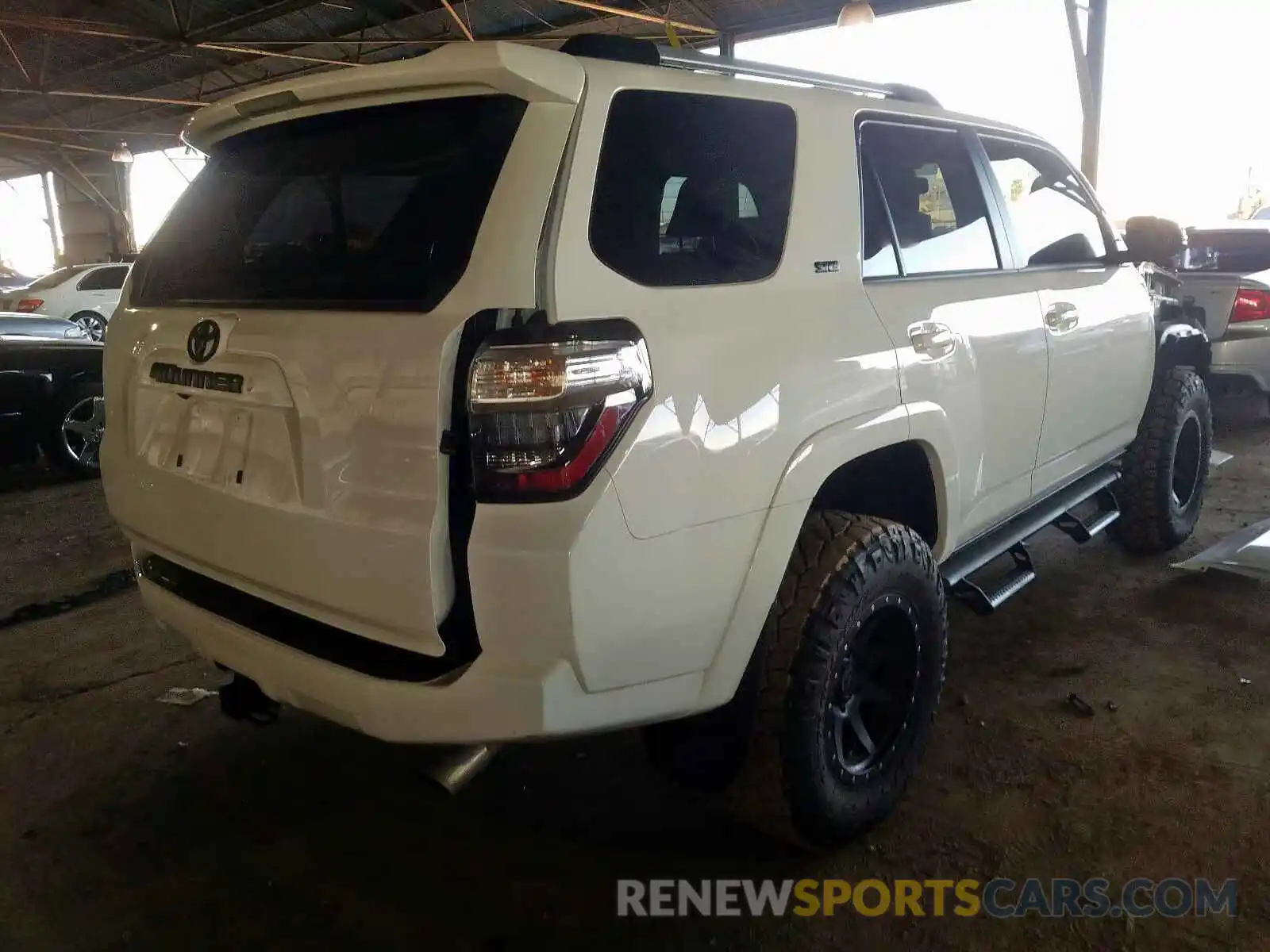 4 Фотография поврежденного автомобиля JTEBU5JR8K5642958 TOYOTA 4RUNNER 2019