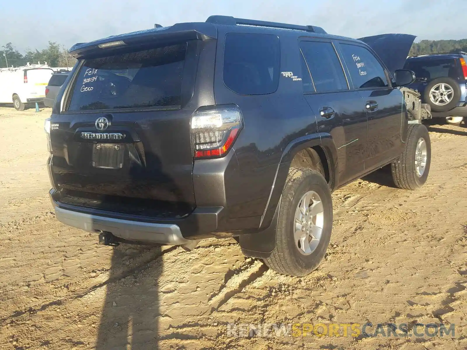 4 Фотография поврежденного автомобиля JTEBU5JR8K5649831 TOYOTA 4RUNNER 2019