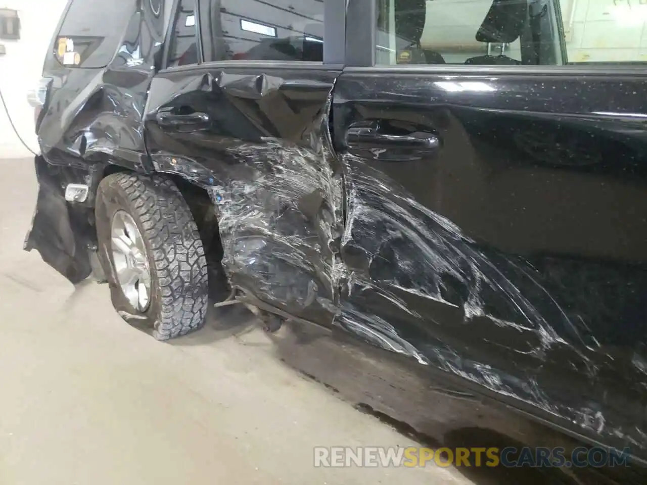 9 Photograph of a damaged car JTEBU5JR8K5652115 TOYOTA 4RUNNER 2019