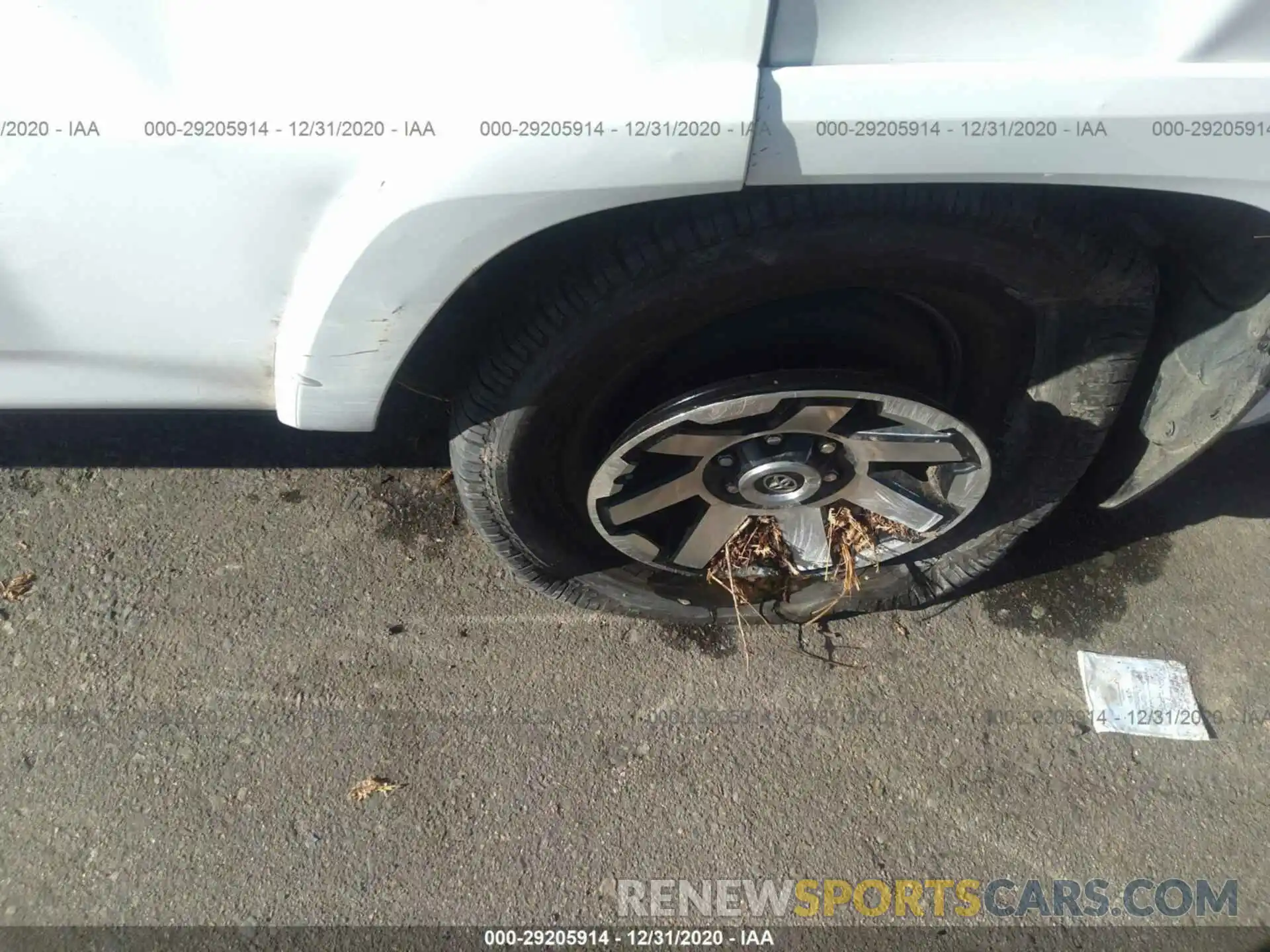 13 Photograph of a damaged car JTEBU5JR8K5660649 TOYOTA 4RUNNER 2019