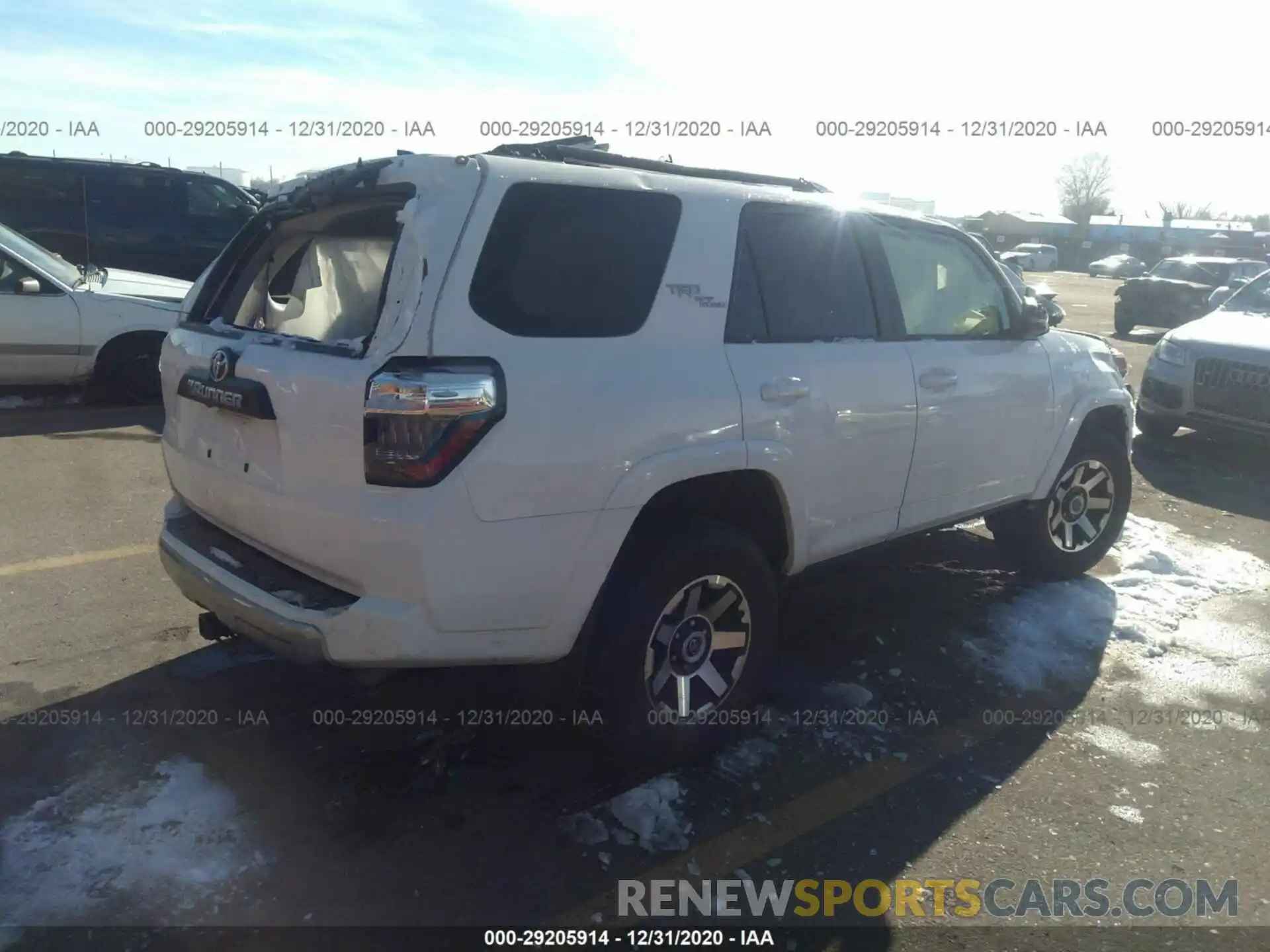 4 Фотография поврежденного автомобиля JTEBU5JR8K5660649 TOYOTA 4RUNNER 2019