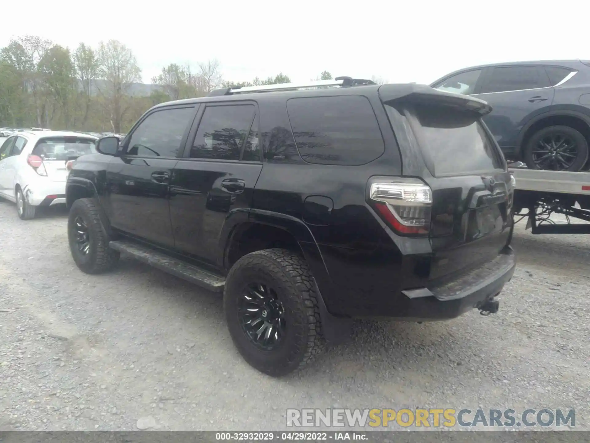 3 Фотография поврежденного автомобиля JTEBU5JR8K5673143 TOYOTA 4RUNNER 2019