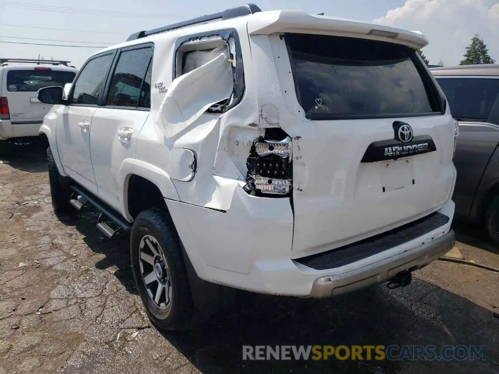 3 Фотография поврежденного автомобиля JTEBU5JR8K5676785 TOYOTA 4RUNNER 2019