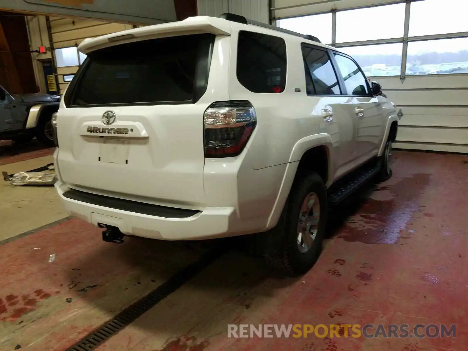 4 Фотография поврежденного автомобиля JTEBU5JR8K5680268 TOYOTA 4RUNNER 2019