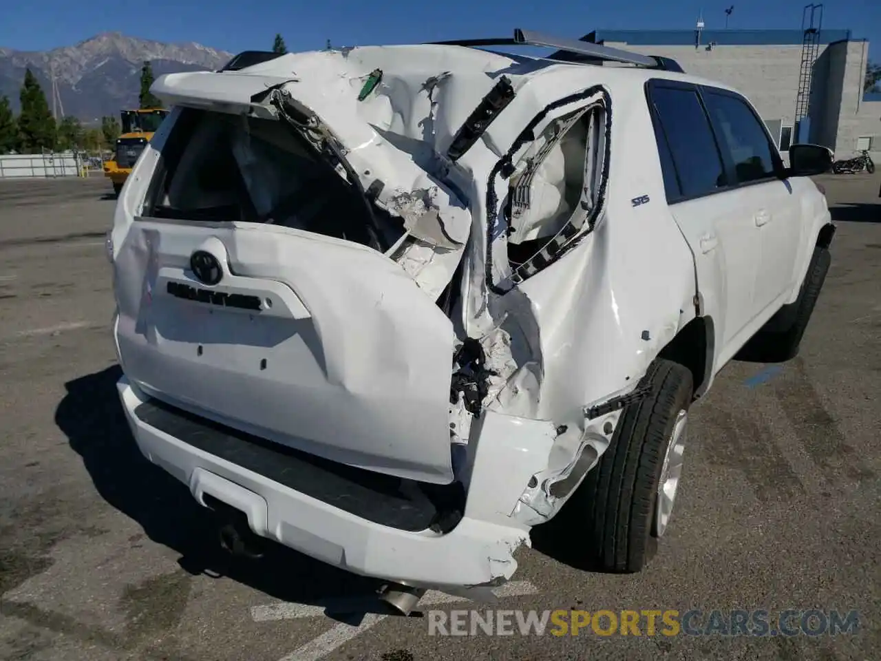 4 Photograph of a damaged car JTEBU5JR8K5686880 TOYOTA 4RUNNER 2019