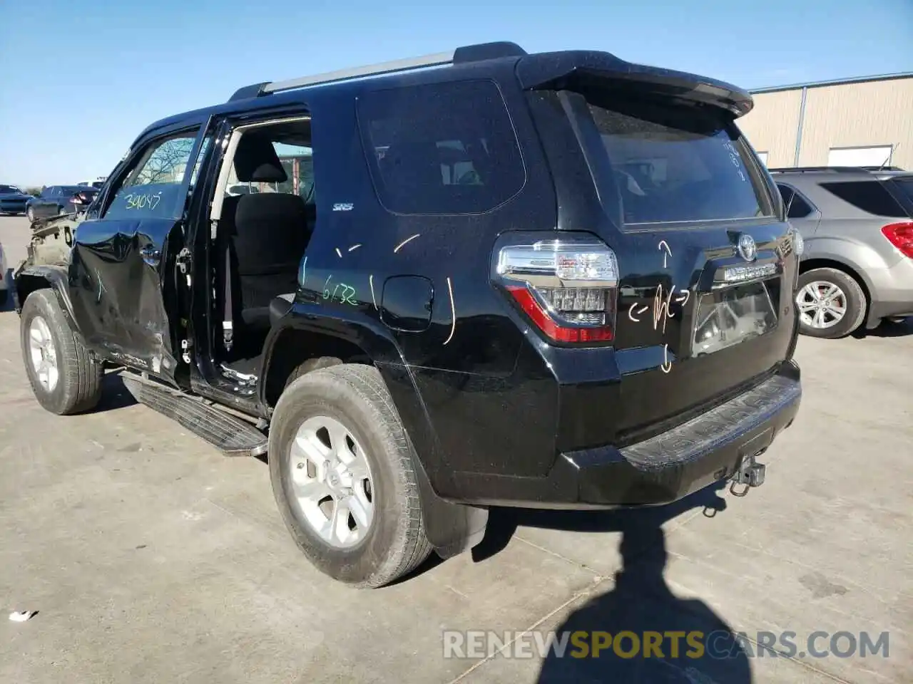 3 Фотография поврежденного автомобиля JTEBU5JR8K5688659 TOYOTA 4RUNNER 2019