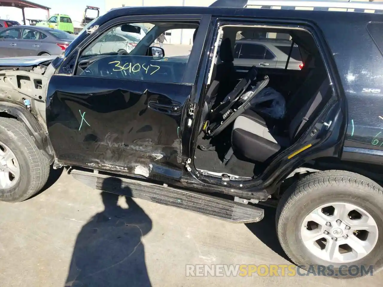 9 Photograph of a damaged car JTEBU5JR8K5688659 TOYOTA 4RUNNER 2019