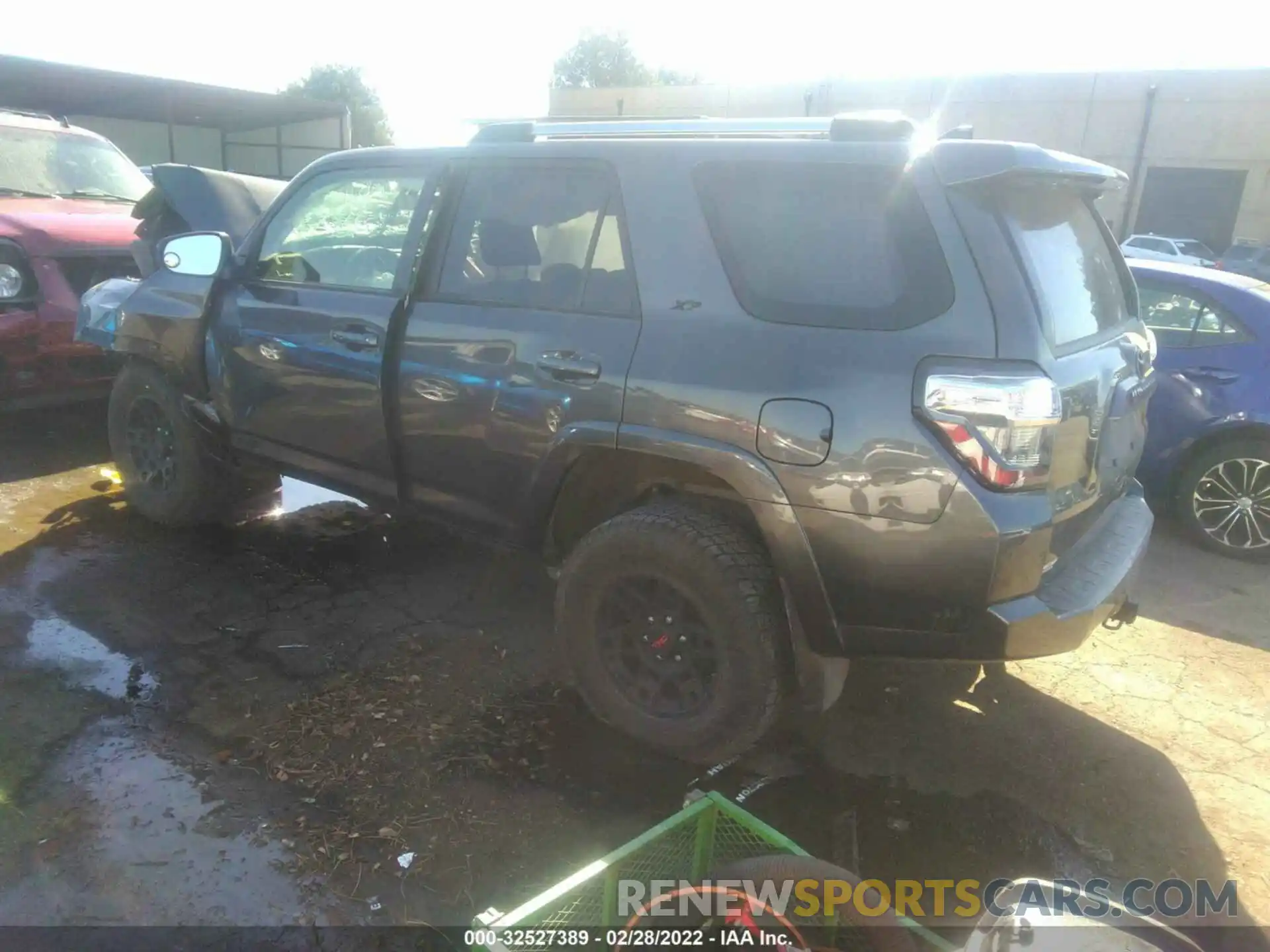 3 Фотография поврежденного автомобиля JTEBU5JR8K5688886 TOYOTA 4RUNNER 2019