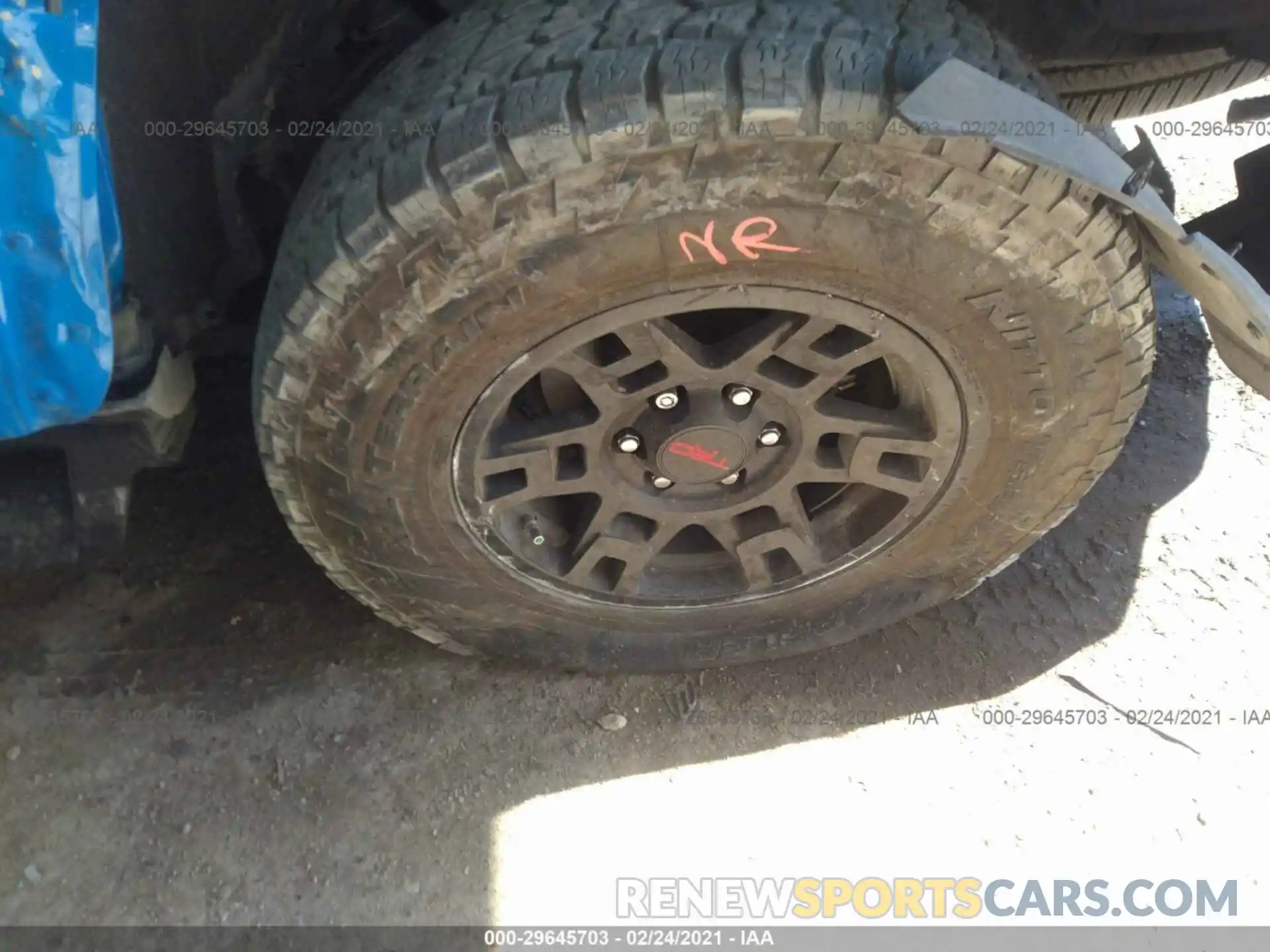 13 Фотография поврежденного автомобиля JTEBU5JR8K5701846 TOYOTA 4RUNNER 2019