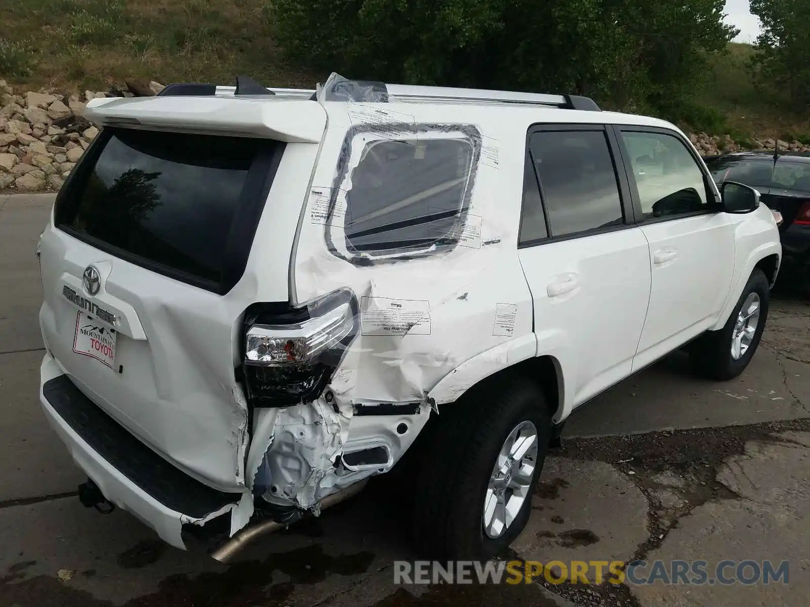 4 Photograph of a damaged car JTEBU5JR8K5707288 TOYOTA 4RUNNER 2019