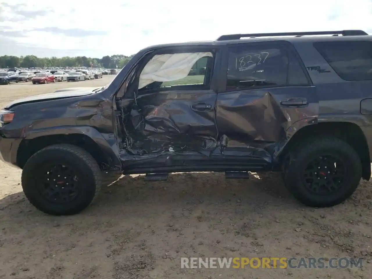 9 Photograph of a damaged car JTEBU5JR8K5722776 TOYOTA 4RUNNER 2019