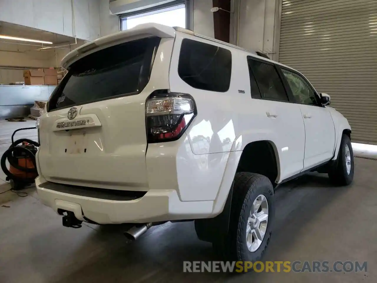 4 Photograph of a damaged car JTEBU5JR8K5725533 TOYOTA 4RUNNER 2019