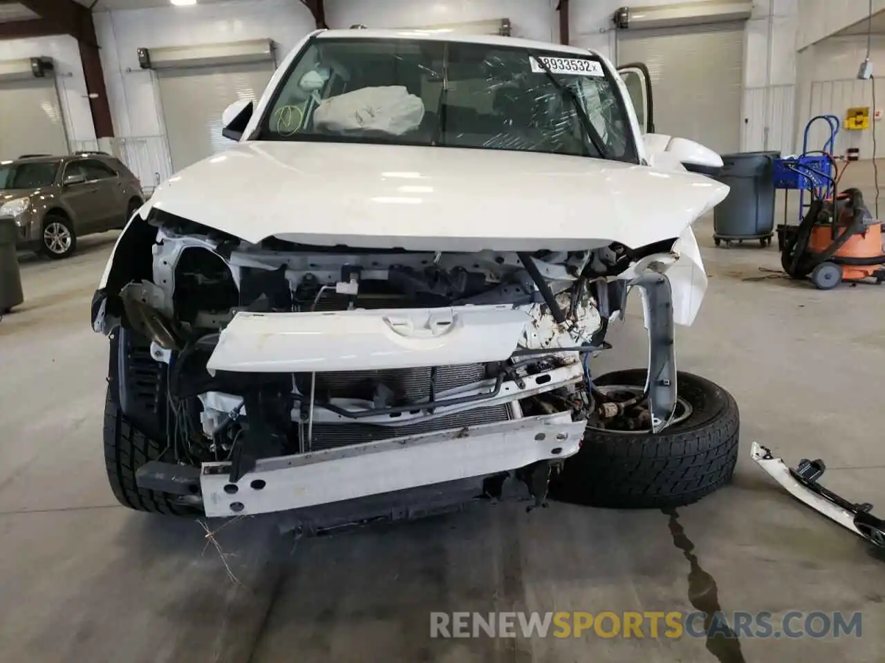 9 Photograph of a damaged car JTEBU5JR8K5725533 TOYOTA 4RUNNER 2019