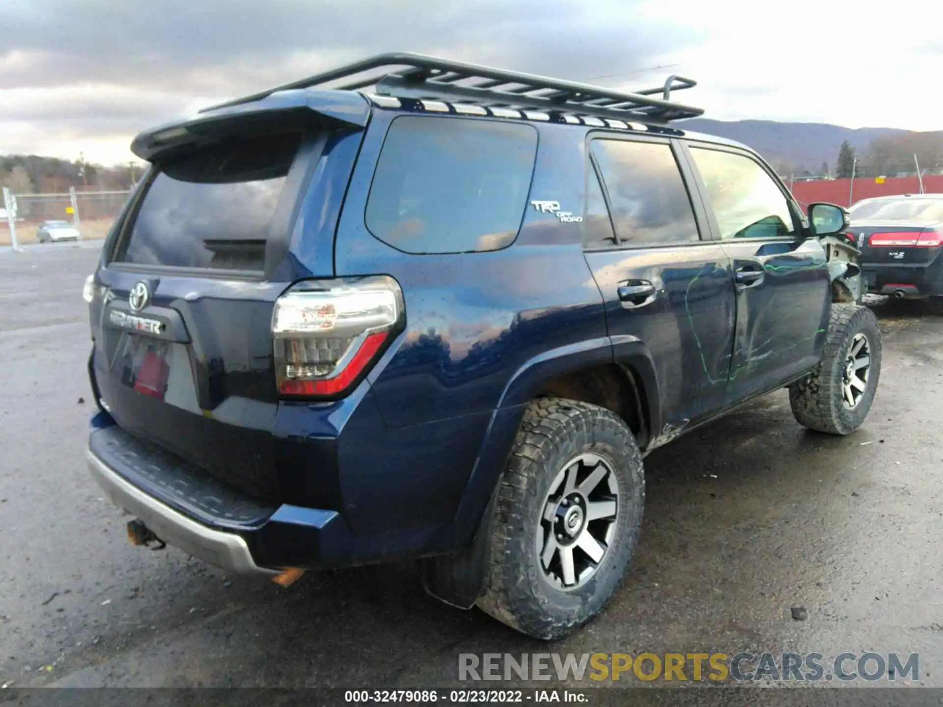 4 Photograph of a damaged car JTEBU5JR8K5736760 TOYOTA 4RUNNER 2019