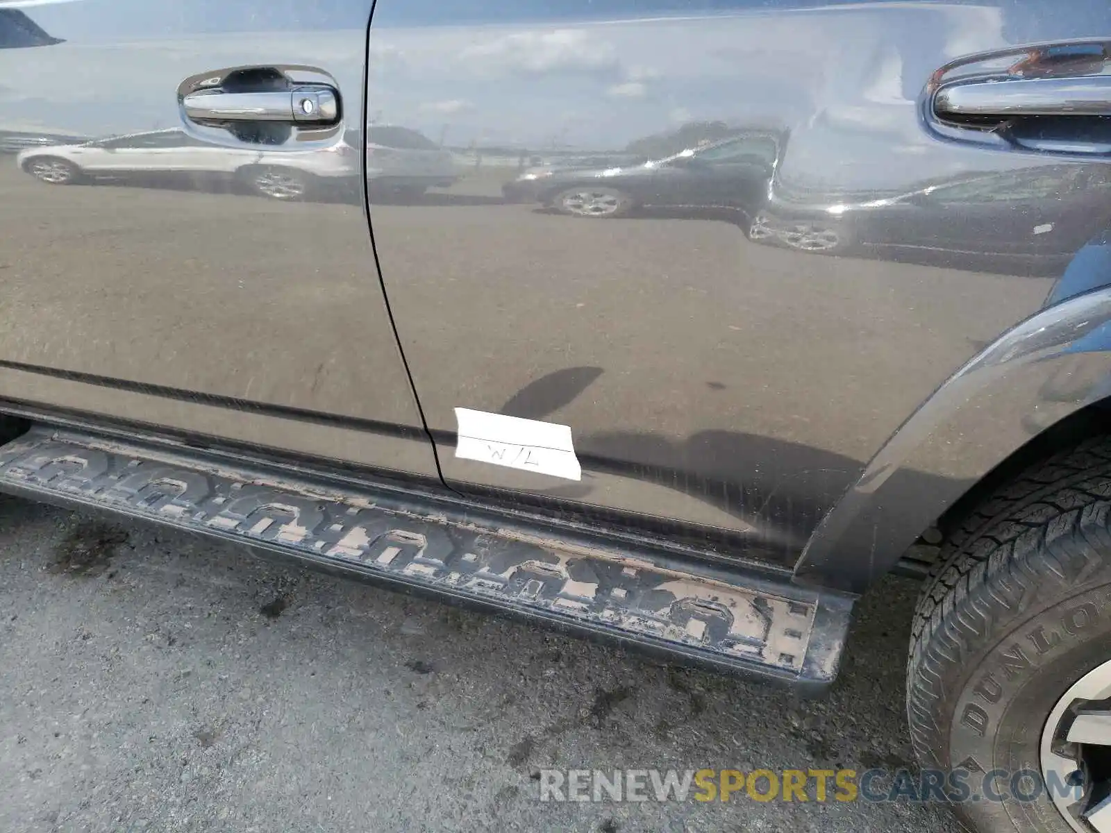 9 Photograph of a damaged car JTEBU5JR8K5737245 TOYOTA 4RUNNER 2019