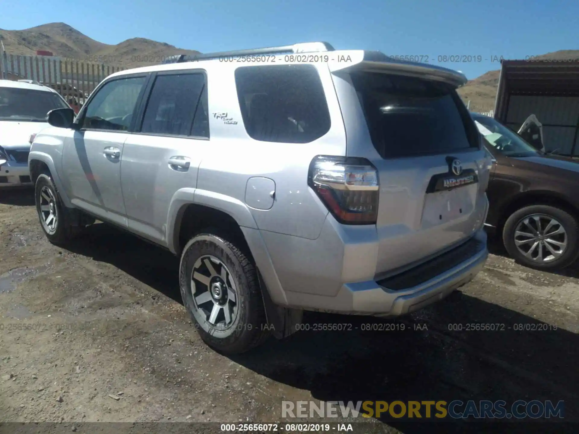 3 Фотография поврежденного автомобиля JTEBU5JR9K5623321 TOYOTA 4RUNNER 2019