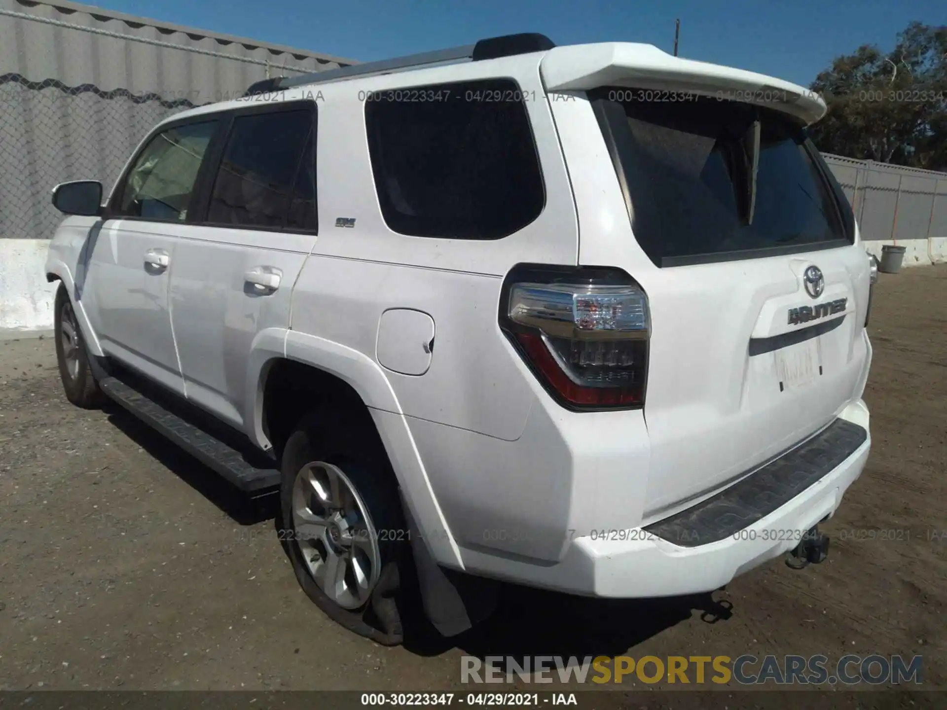 3 Фотография поврежденного автомобиля JTEBU5JR9K5623674 TOYOTA 4RUNNER 2019