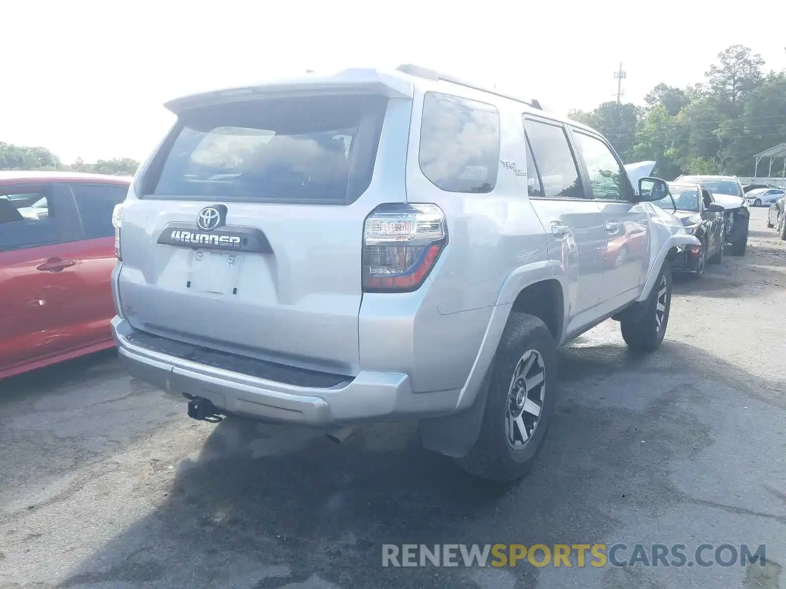 4 Photograph of a damaged car JTEBU5JR9K5643441 TOYOTA 4RUNNER 2019