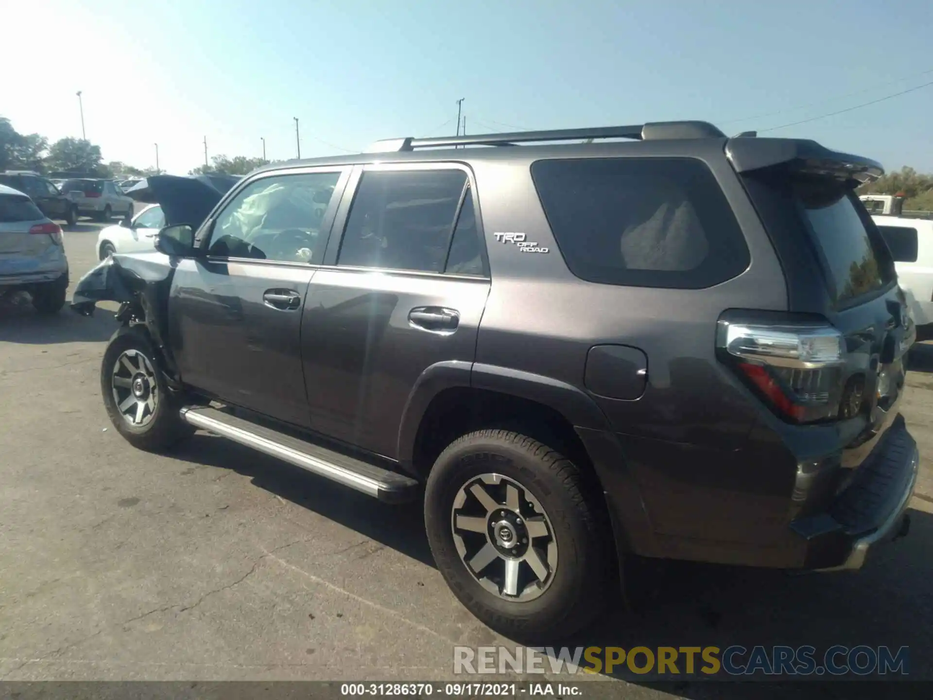 3 Фотография поврежденного автомобиля JTEBU5JR9K5645576 TOYOTA 4RUNNER 2019