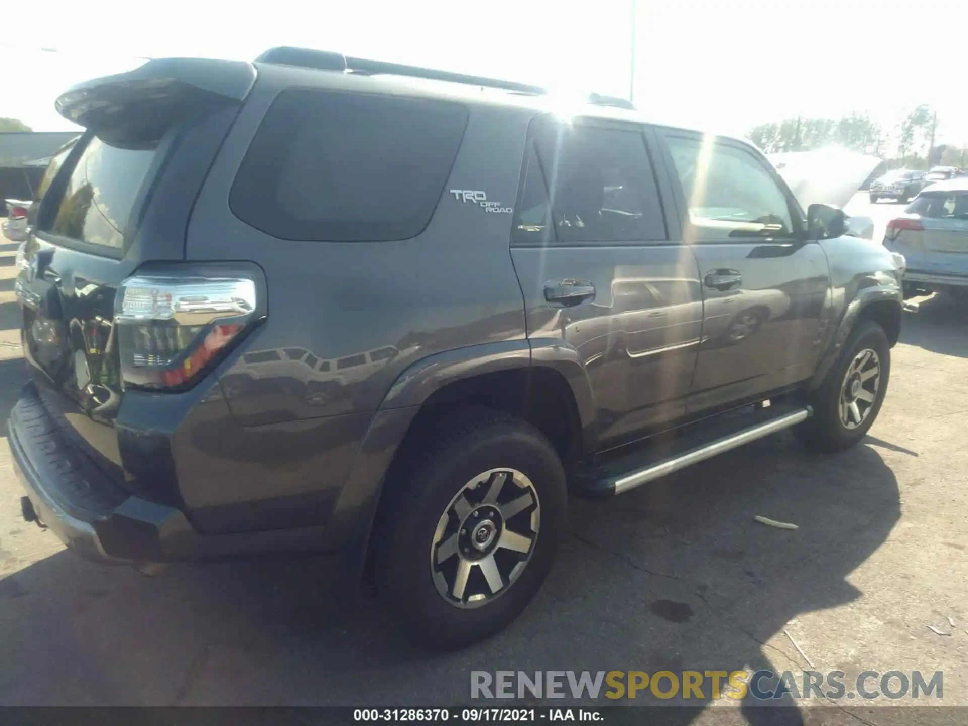 4 Фотография поврежденного автомобиля JTEBU5JR9K5645576 TOYOTA 4RUNNER 2019