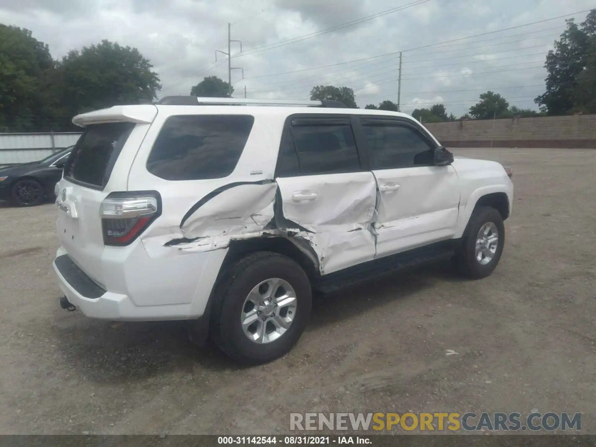 4 Photograph of a damaged car JTEBU5JR9K5663348 TOYOTA 4RUNNER 2019