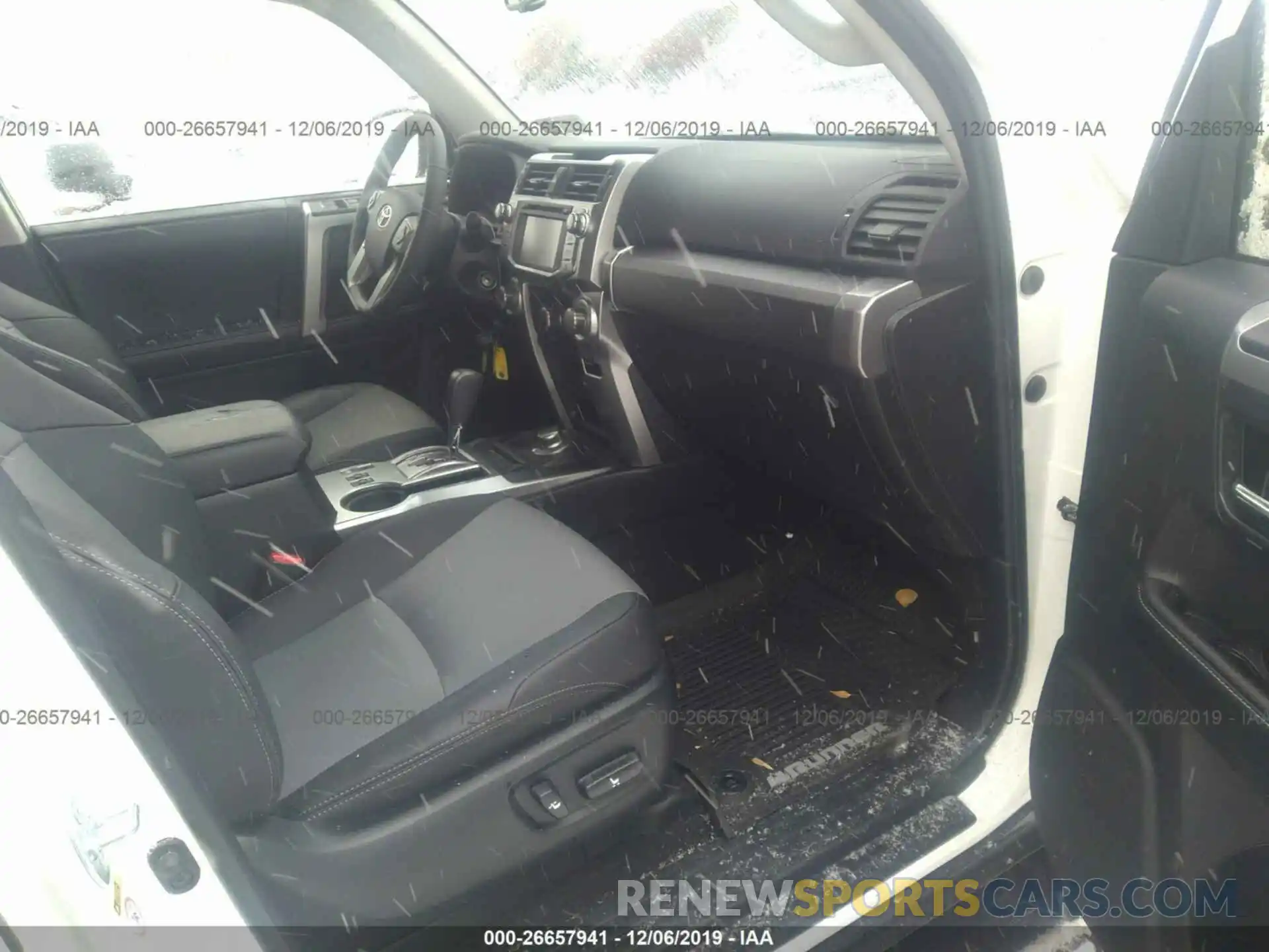 5 Photograph of a damaged car JTEBU5JR9K5672986 TOYOTA 4RUNNER 2019